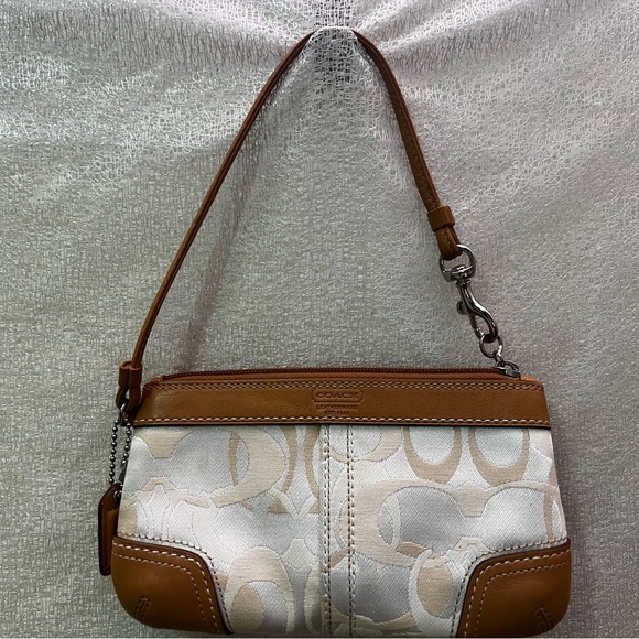 Coach Cream and Tan Wristlet, very good condition - Picture 8 of 8